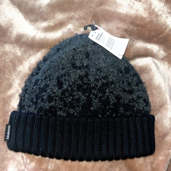 NWT Lululemon Black/Grey Ombre Knit Textured Beanie - Never Worn OS